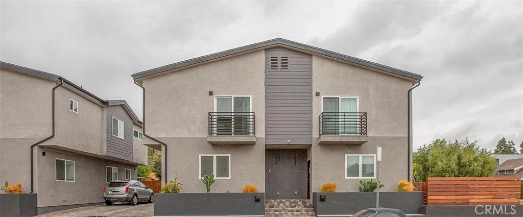 a view of a house with a cars park
