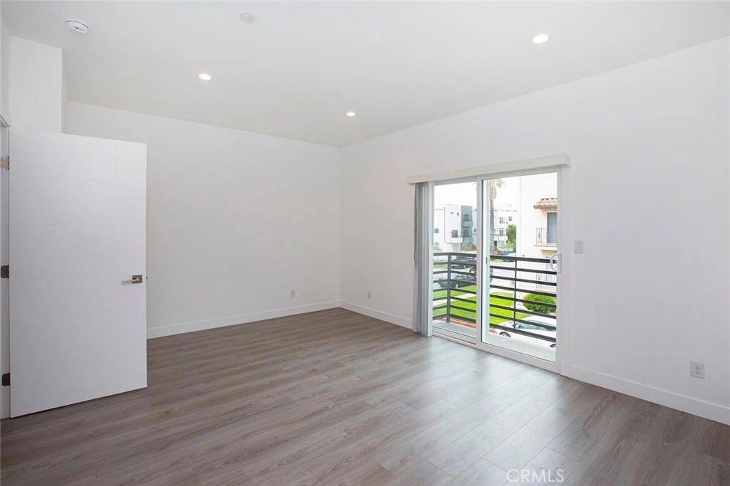5026 1/2 Cleon Avenue North Hollywood, CA 91601 - Photo 7 of 19 an empty room with wooden floor and a window