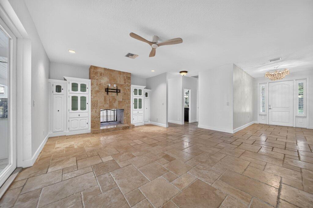 15 West High Point Road Sewall's Point, FL 34996 - Photo 22 of 61 living3.jpg-SMALL