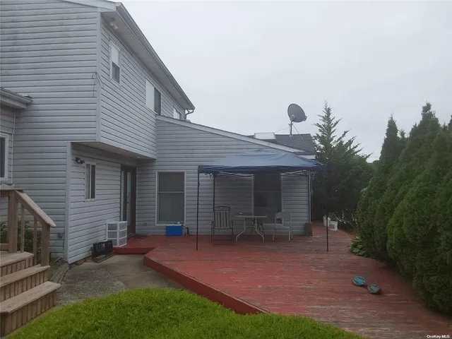 $980,000 | 957 North Broadway, Massapequa, NY 11758