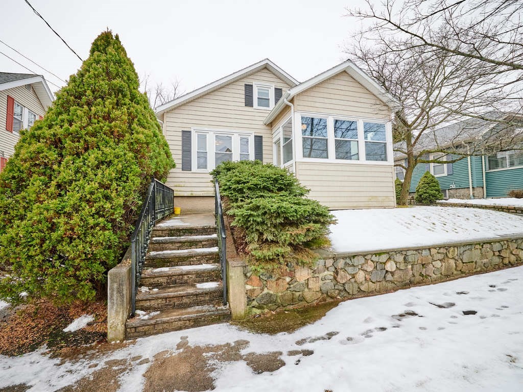 16 Newcastle Road Peabody, MA 01960 - Photo 1 of 29 Gallery Image 1