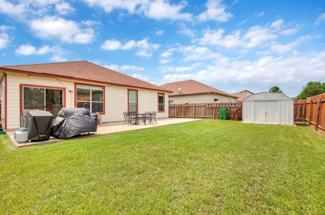 a view of a house with backyard and porch
