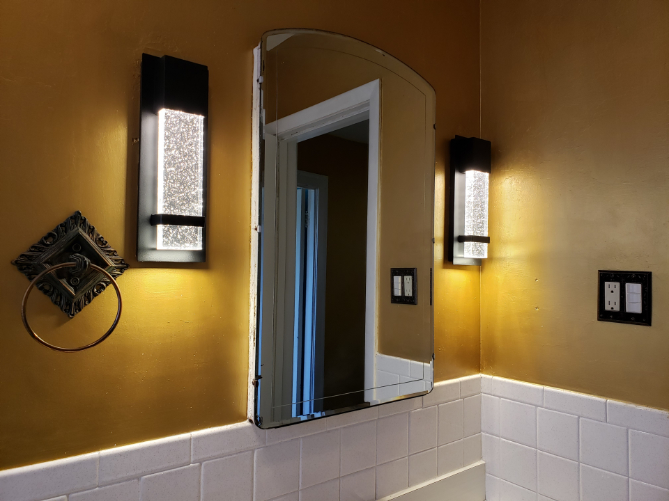 170 South Delaplaine Road Riverside, IL 60546 - Photo 31 of 55 a view of a hallway with painted walls