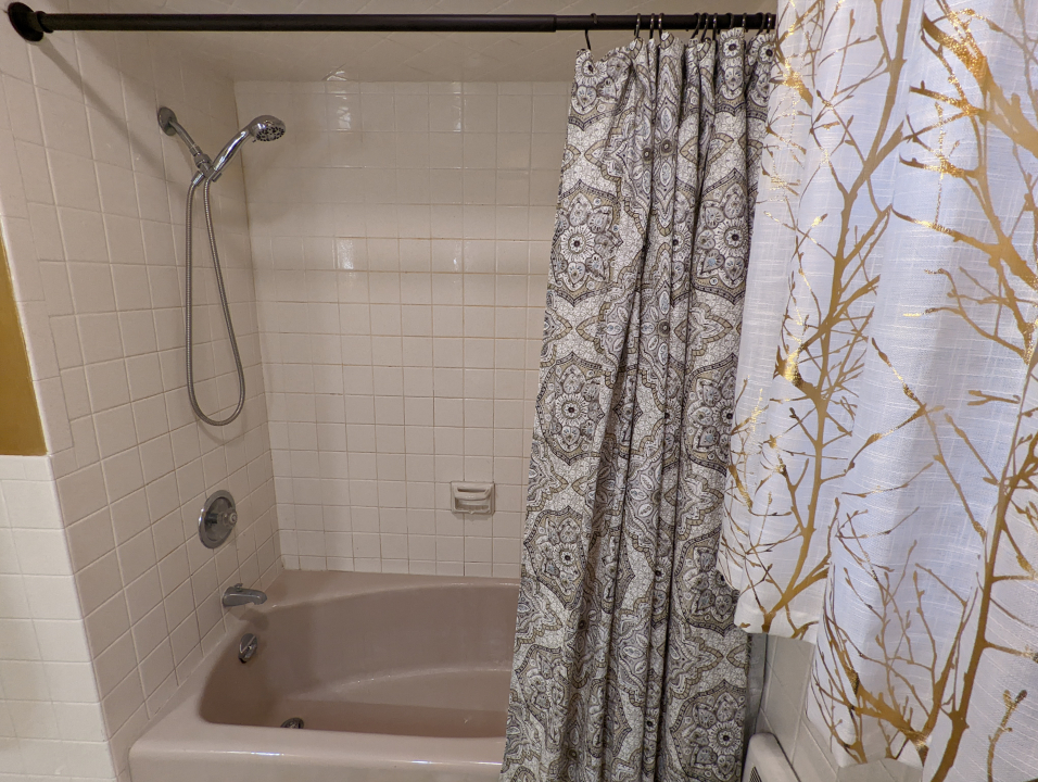 170 South Delaplaine Road Riverside, IL 60546 - Photo 46 of 55 a bathroom with a bathtub