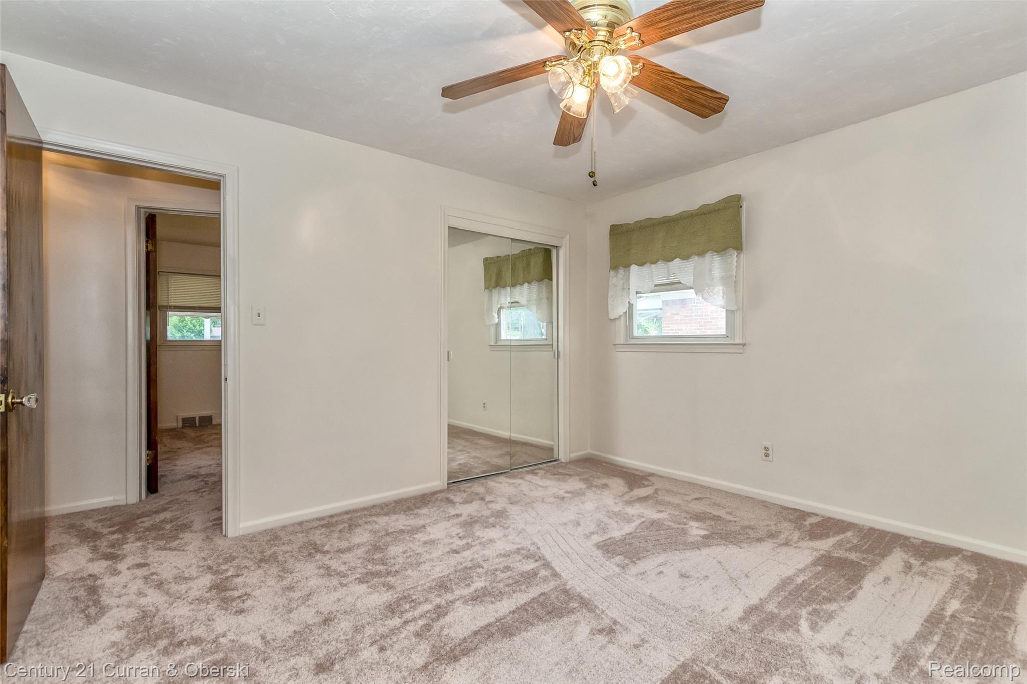 9048 Merriman Road Livonia, MI 48150 - Photo 15 of 35 15.jpg