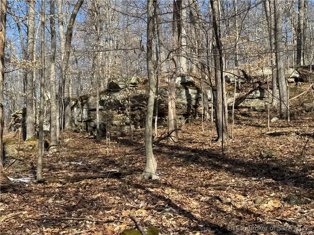 $438,460 | 5 In-237, English, IN 47118