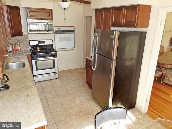 1474 Thornberry Road Wyncote, PA 19095 - Photo 10 of 23 Kitchen