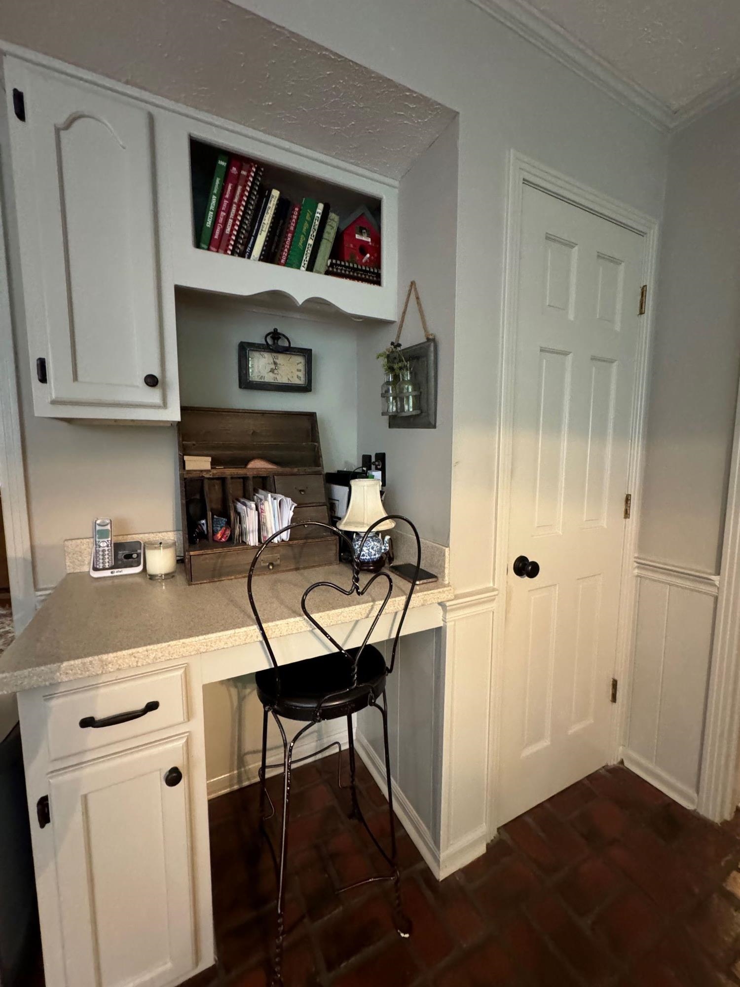 2695 Brook Bridge Cove Germantown, TN 38138 - Photo 8 of 40 Built-ins throughout.