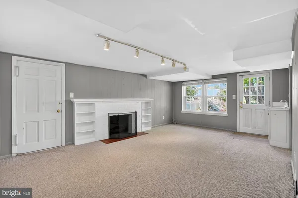 $5,400 | 4739 North Dittmar Road, Arlington, VA 22207