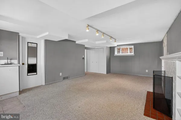 $5,400 | 4739 North Dittmar Road, Arlington, VA 22207