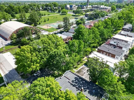 $305,000 | 6636 San Bonita Avenue, Unit 2W, Clayton, MO 63105