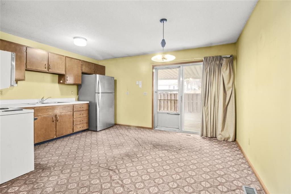 18924 East 6th Street North Independence, MO 64056 - Photo 9 of 22