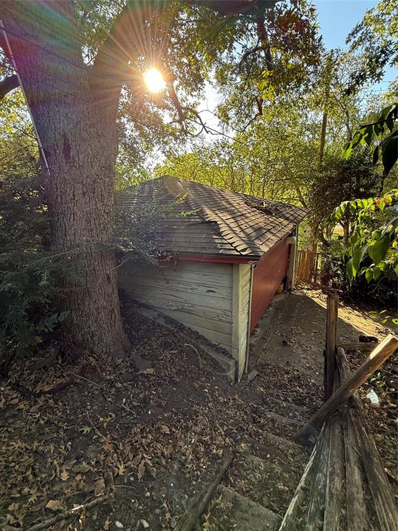 12039 Schroeder Road Dallas, TX 75243 - Photo 24 of 29 a view of backyard with green space