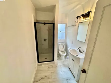 $1,375,000 | 33 Home Place East, Oakland, CA 94610