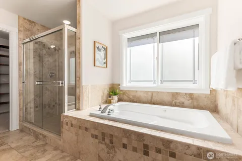 $1,950,000 | 3463 Northeast Madison Way, Issaquah, WA 98029
