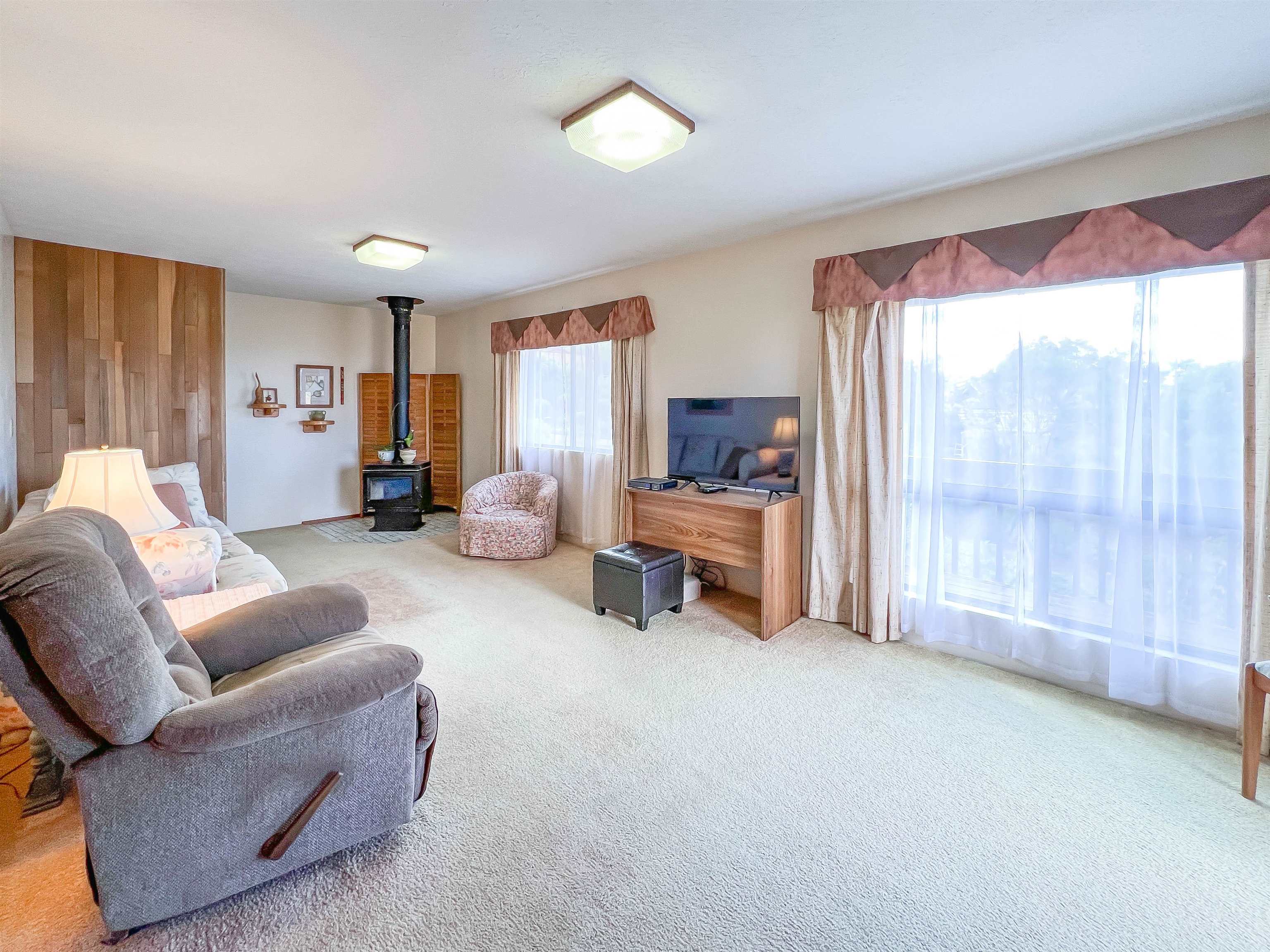 76 Mano Drive Kula, HI 96790 - Photo 12 of 30 a living room with furniture and a large window