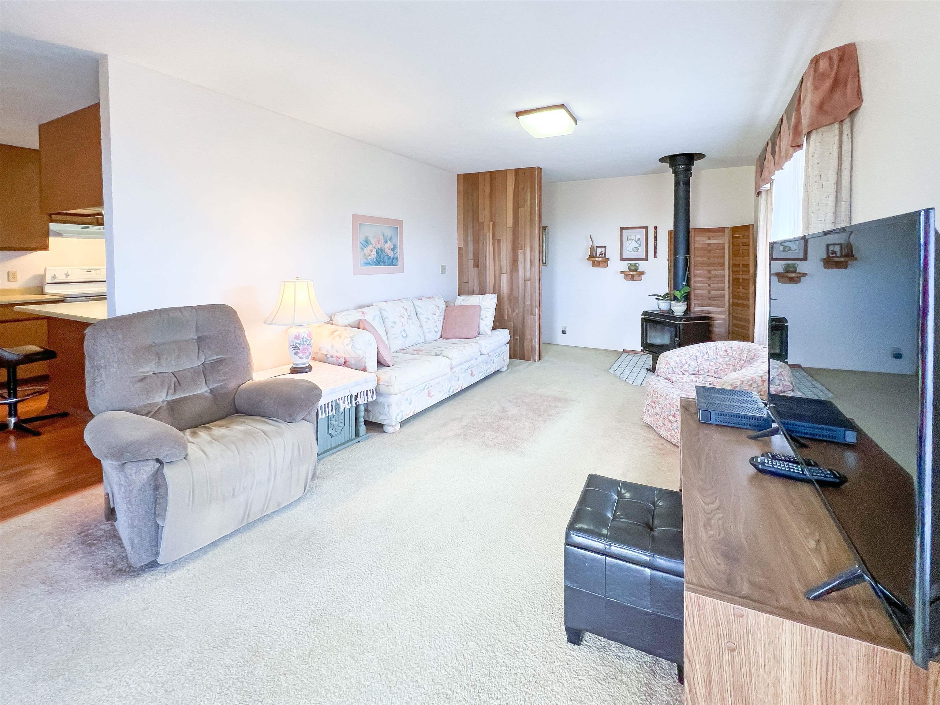 76 Mano Drive Kula, HI 96790 - Photo 14 of 30 a living room with furniture and a flat screen tv