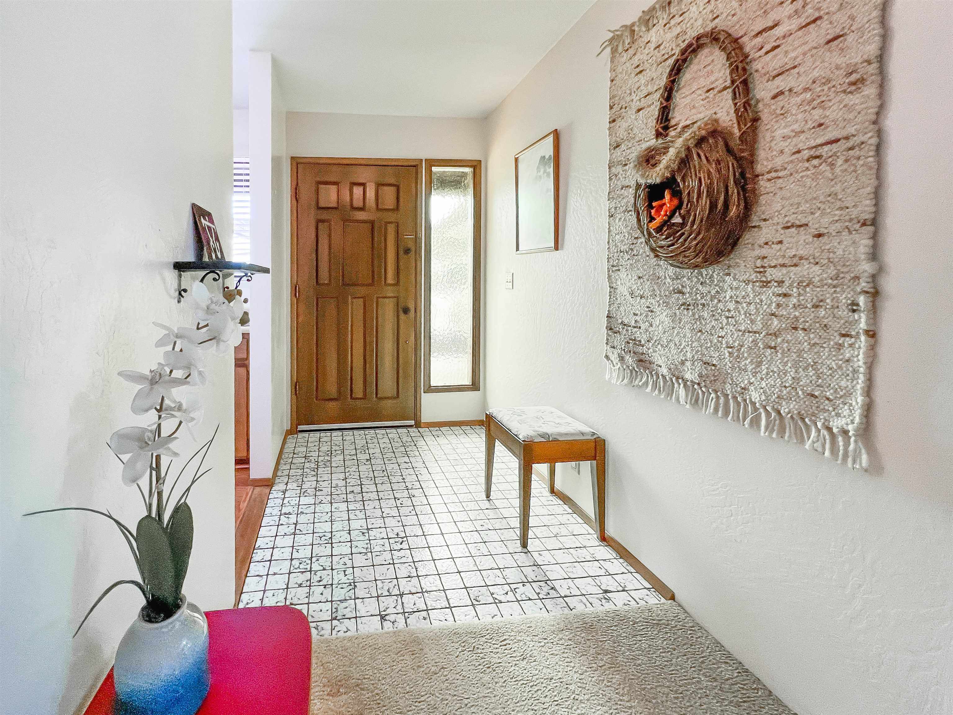 76 Mano Drive Kula, HI 96790 - Photo 6 of 30 a view of a hallway with entryway