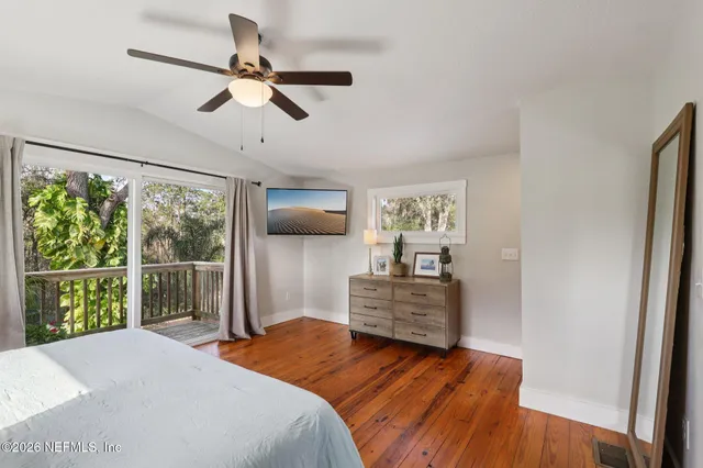 a view of a livingroom with furniture and a ceiling fan