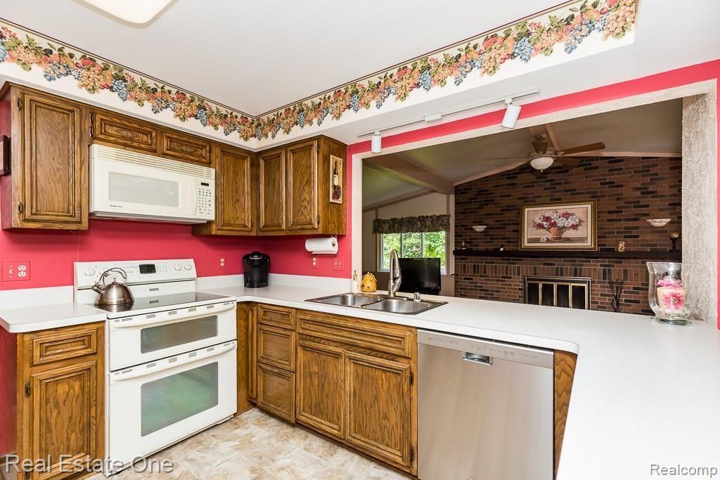 2420 Kimberly Fair Street Rochester Hills, MI 48309 - Photo 6 of 28