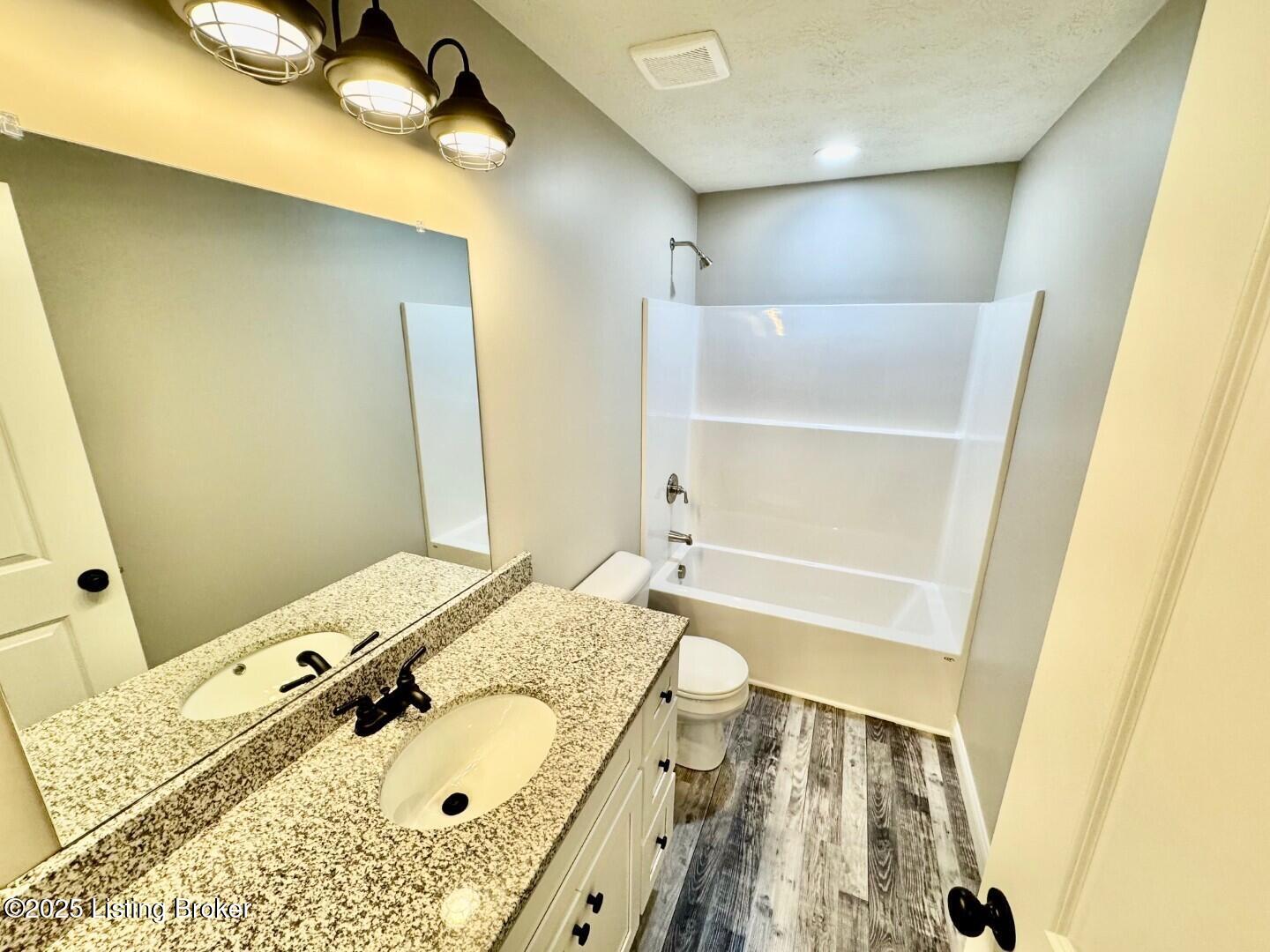 1462 Old Perryville Loop Springfield, KY 40069 - Photo 13 of 17 013_Bathroom