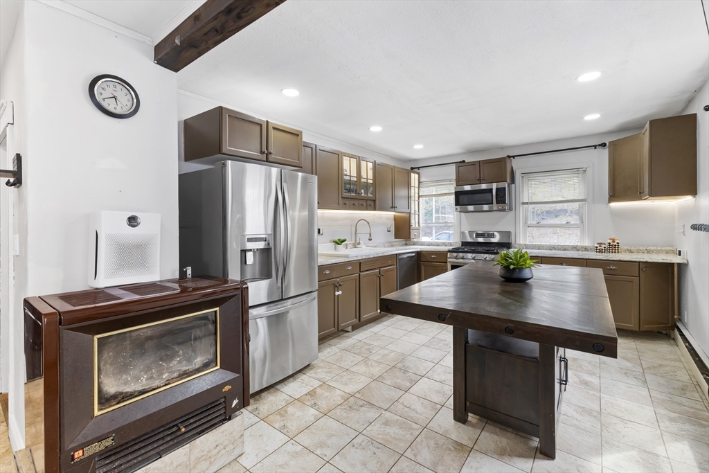 43 Allen Street Gardner, MA 01440 - Photo 2 of 41