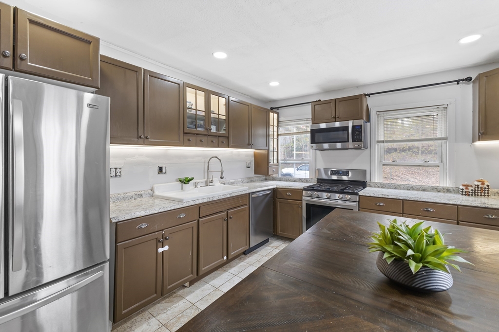 43 Allen Street Gardner, MA 01440 - Photo 3 of 41