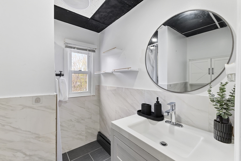 43 Allen Street Gardner, MA 01440 - Photo 10 of 41
