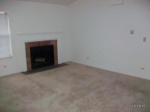 2342 South Goebbert Road, Unit 2077 Arlington Heights, IL 60005 - Photo 4 of 15