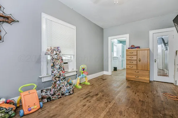 $99,900 | 300 East 4th Street, Clarendon, TX 79226