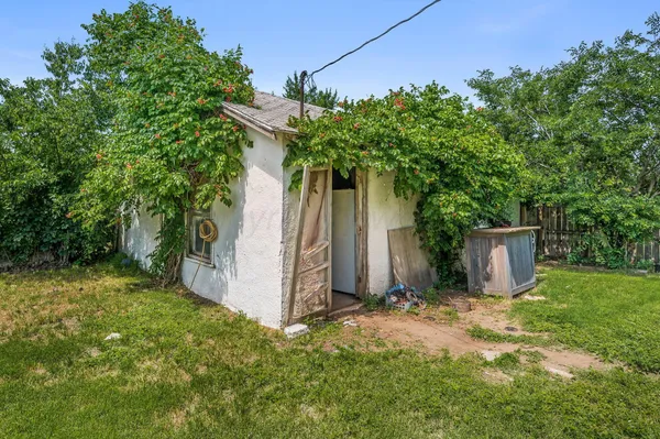 $99,900 | 300 East 4th Street, Clarendon, TX 79226