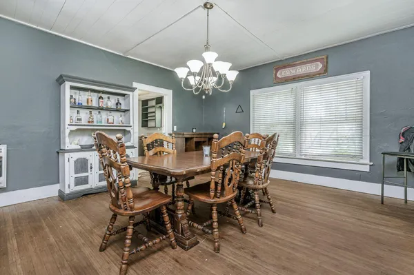 $99,900 | 300 East 4th Street, Clarendon, TX 79226