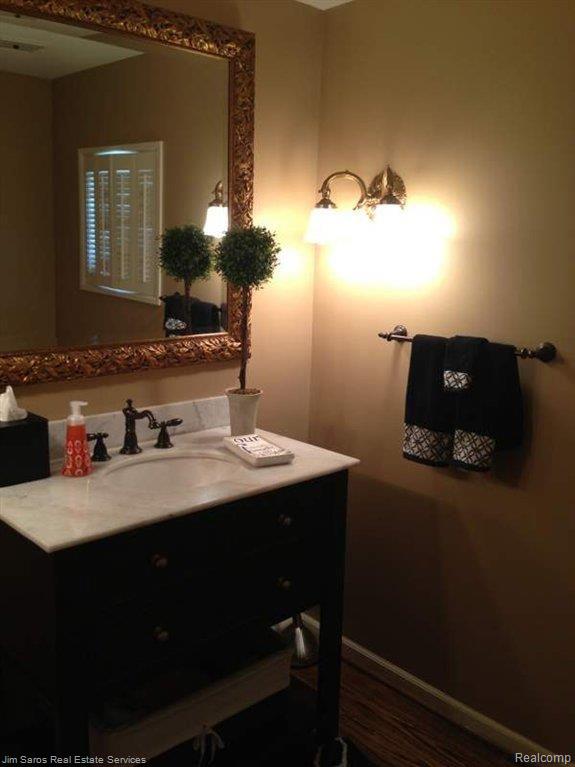 154 Stephens Road Grosse Pointe, MI 48236 - Photo 12 of 27 photo 14.JPG