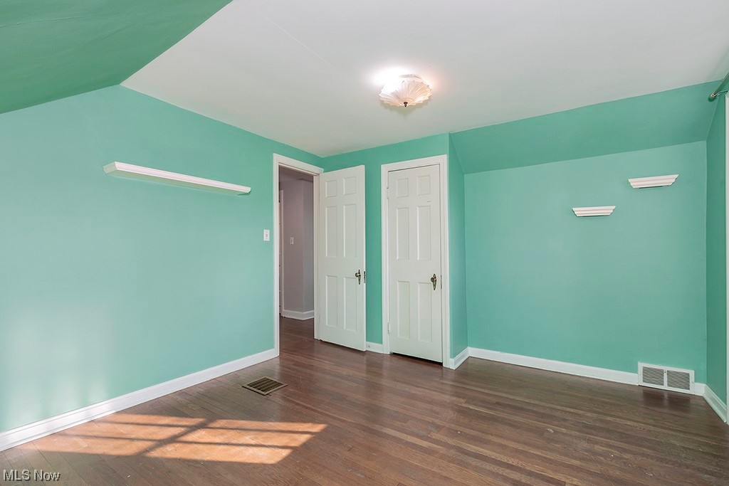 863 Roland Road Cleveland, OH 44124 - Photo 20 of 32 Whimsical and fun 2nd bedroom.