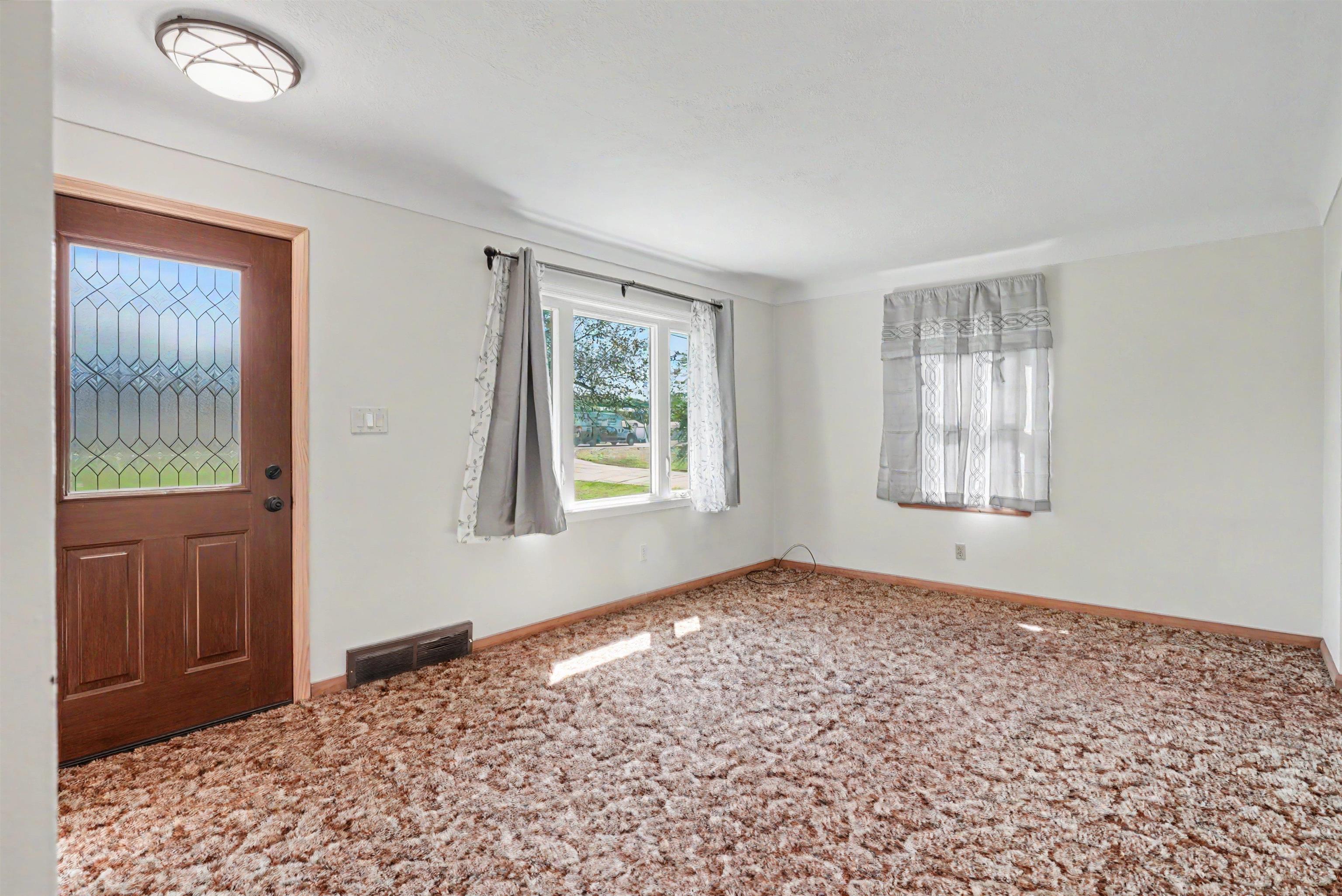 7234 La Porte Road Waterloo, IA 50702 - Photo 4 of 22 Gallery Image 4