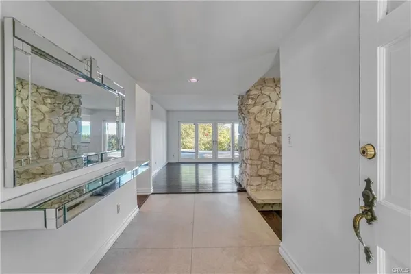 $7,500 | 16922 Oak View Drive, Encino, CA 91436