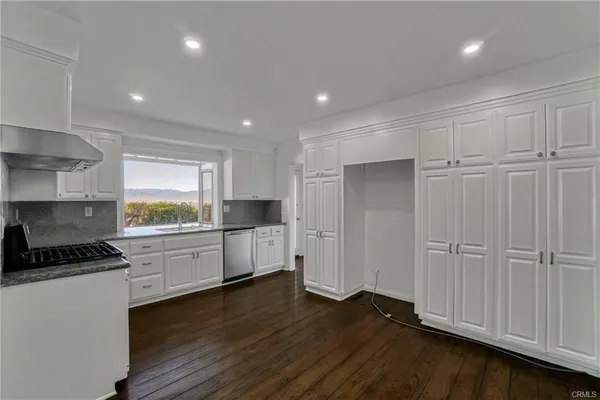 $7,500 | 16922 Oak View Drive, Encino, CA 91436