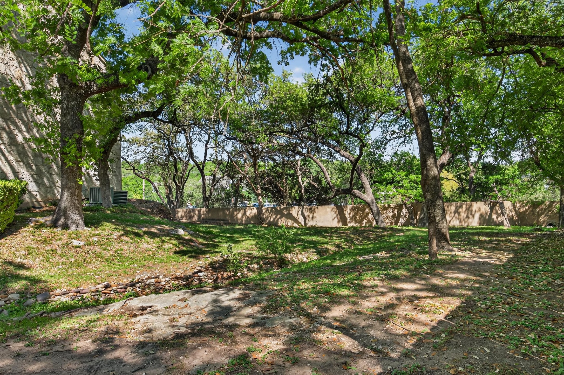 3809 Spicewood Springs Road, Unit 103 Austin, TX 78759 - Photo 36 of 39 Community greenspace