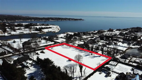 $1,100,000 | 100 A Awixa Avenue, Bay Shore, NY 11706