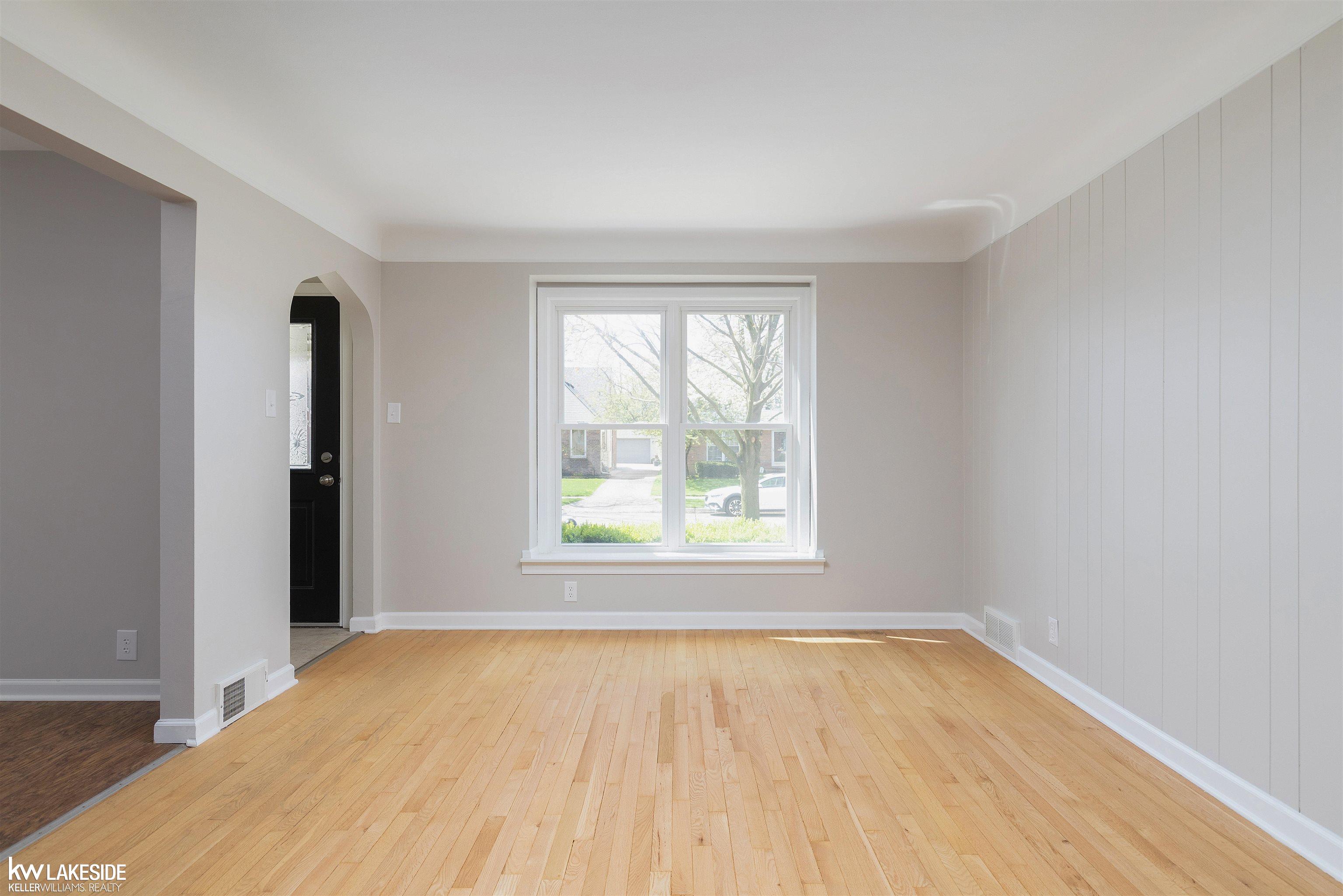 2174 Hawthorne Road Grosse Pointe, MI 48236 - Photo 7 of 43 50139434-cb184d81-e899-45b3-9b72-b23c1510764c.JPG