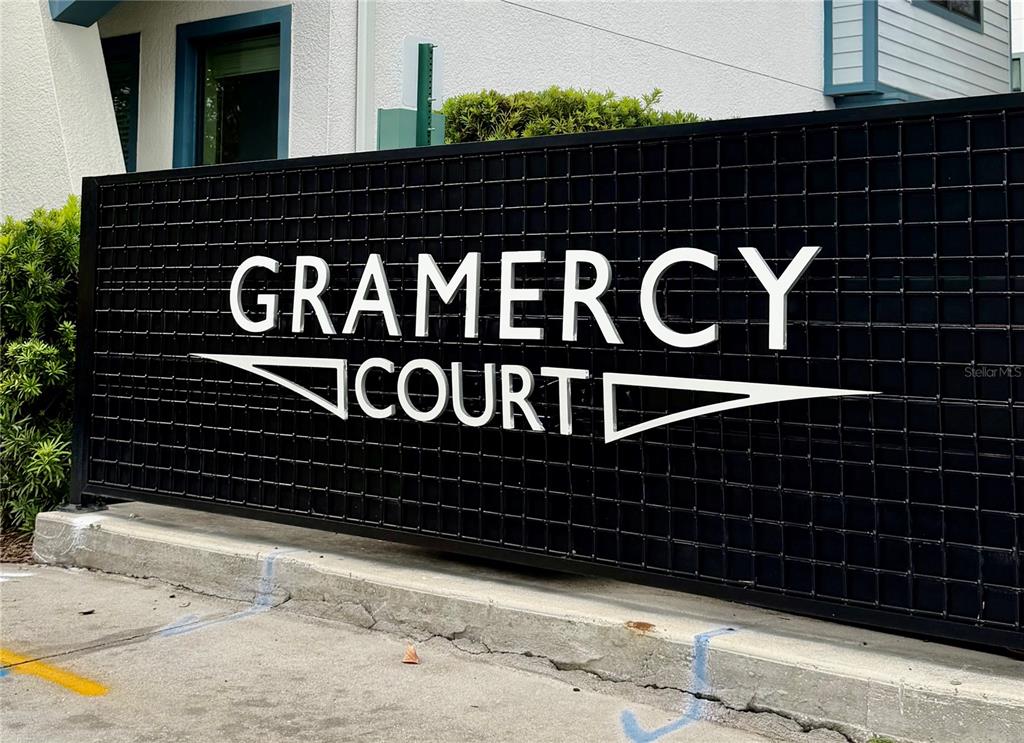 946 Highland Avenue Dunedin, FL 34698 - Photo 2 of 45 a front view of a building