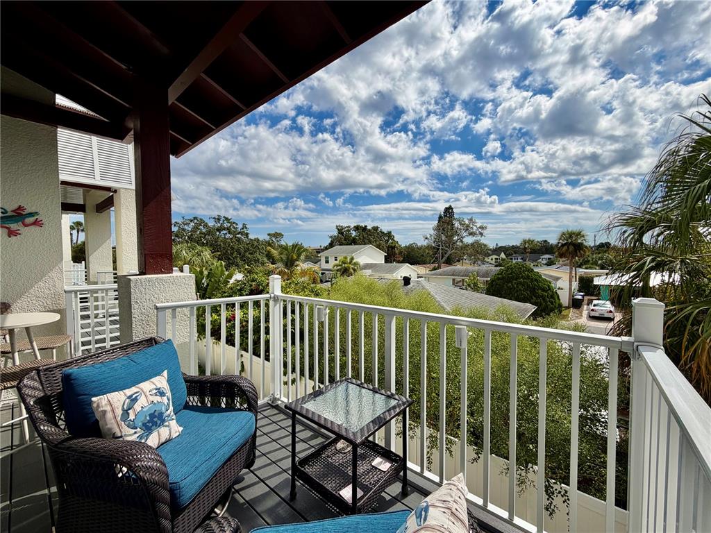 946 Highland Avenue Dunedin, FL 34698 - Photo 26 of 45 a view of a balcony with furniture
