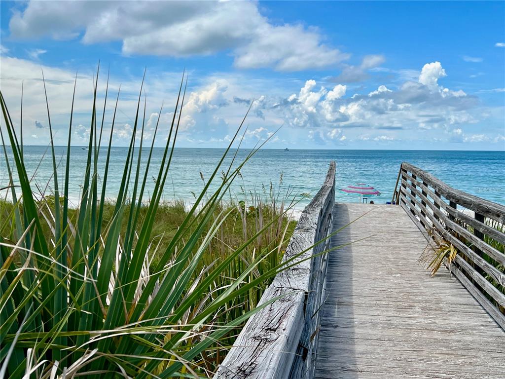 946 Highland Avenue Dunedin, FL 34698 - Photo 39 of 45 a view of a balcony with chairs