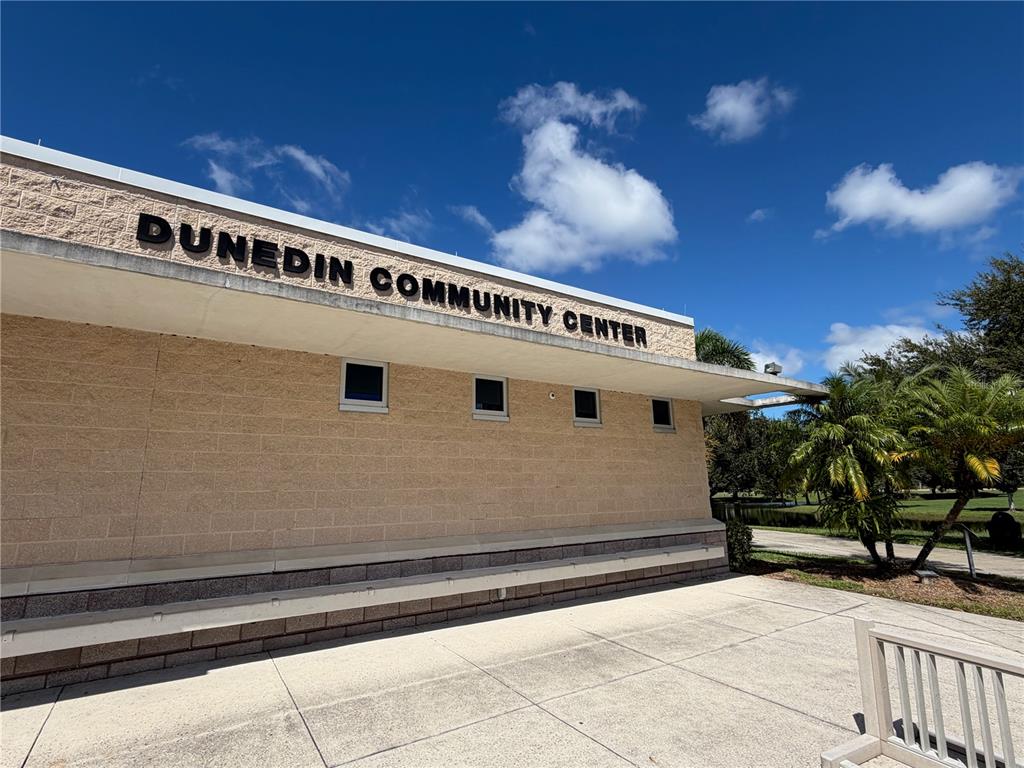 946 Highland Avenue Dunedin, FL 34698 - Photo 45 of 45 a view of a large building