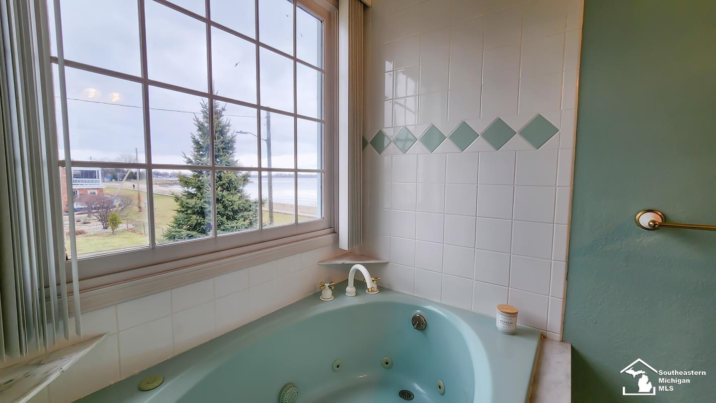 4358 7th Street Luna Pier, MI 48157 - Photo 14 of 40 50099739-13.JPG