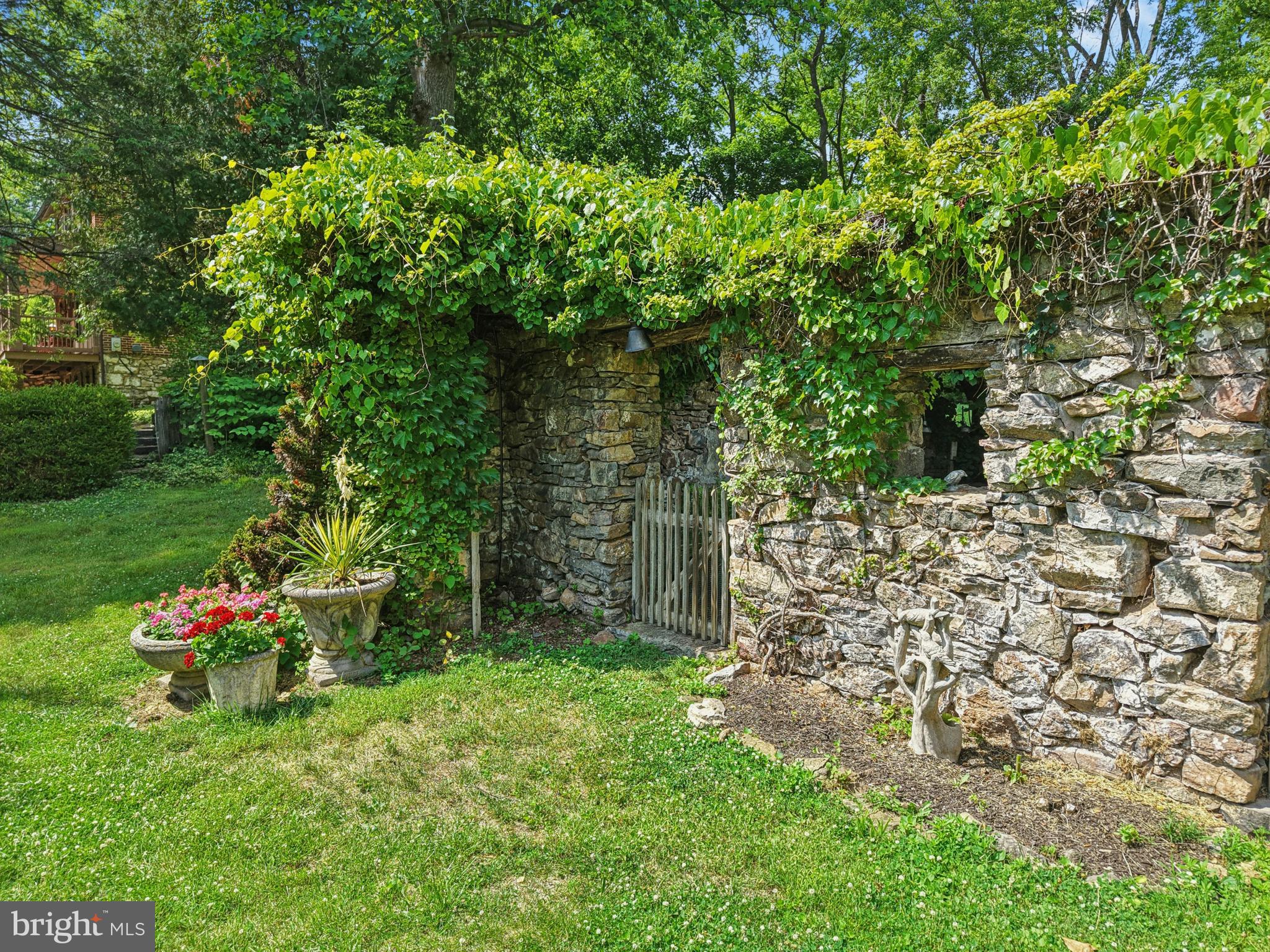 1867 Old Mill Road Bethlehem, PA 18015 - Photo 25 of 36