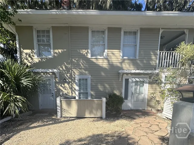 $2,100 | 1010 East Victory Drive, Unit E1, Savannah, GA 31405