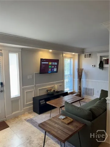 $2,100 | 1010 East Victory Drive, Unit E1, Savannah, GA 31405