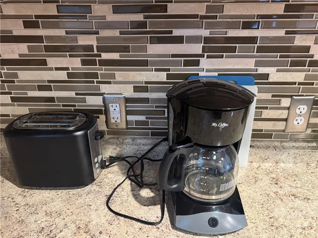 $2,100 | 1010 East Victory Drive, Unit E1, Savannah, GA 31405