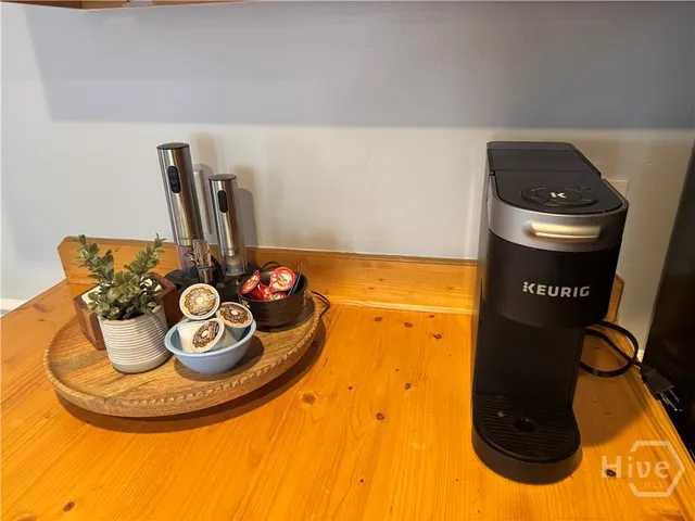 $2,100 | 1010 East Victory Drive, Unit E1, Savannah, GA 31405